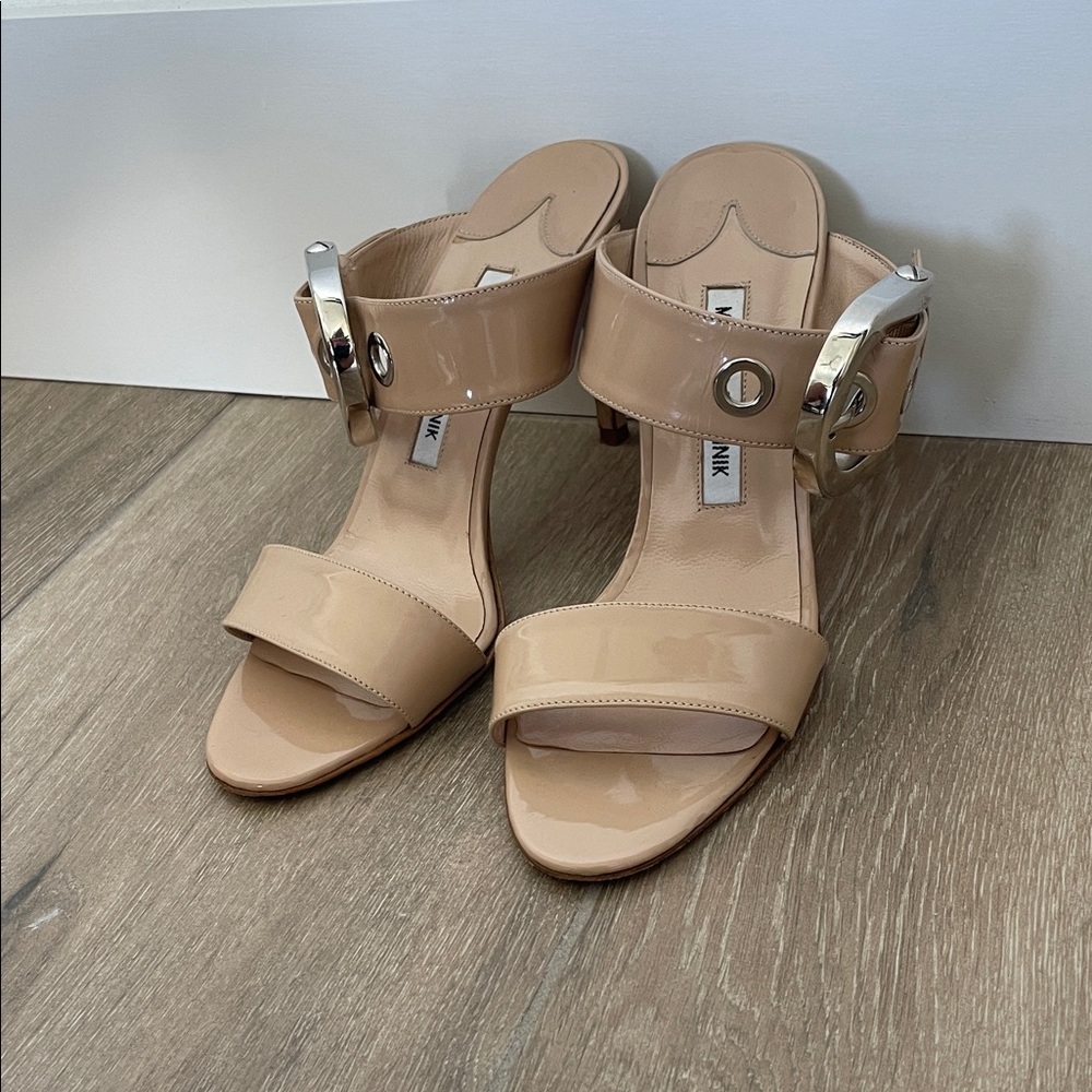 Manolo Blahnik Beige Patent Leather Heels